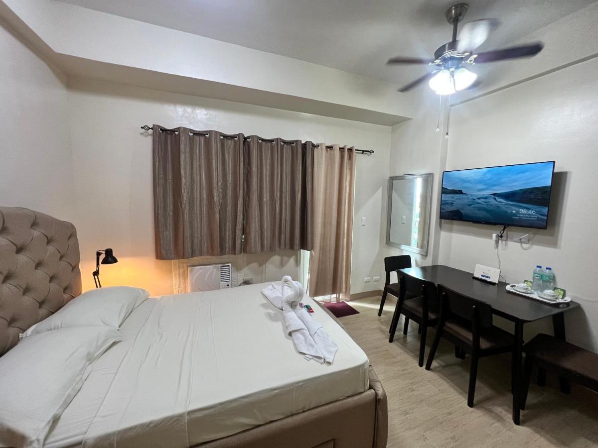 Iloilo Staycation With A Pool, Gym And Playroom Eksteriør bilde